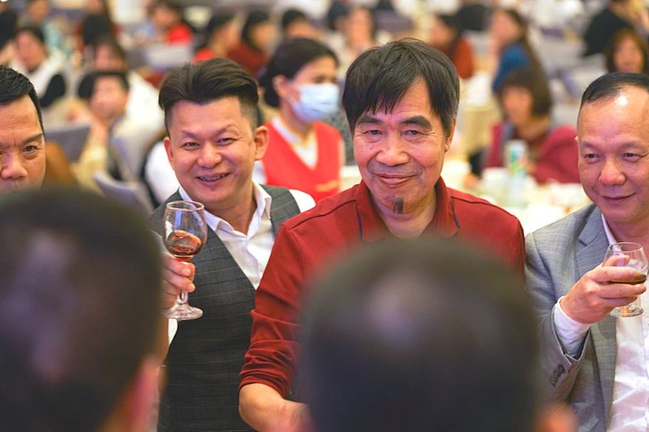 拓路前行·領(lǐng)跑未來 | 集團(tuán)2023年度總結(jié)會暨2024迎新晚會圓滿結(jié)束！(圖32)