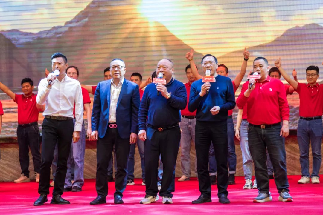 聚勢·創(chuàng)變·敢為 | 強(qiáng)輝集團(tuán)2025年迎新晚會圓滿結(jié)束，共繪未來新藍(lán)圖(圖20)