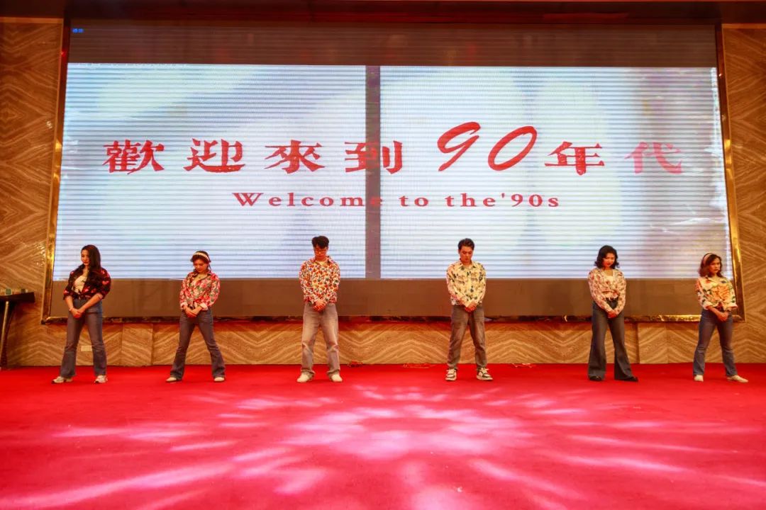 聚勢·創(chuàng)變·敢為 | 強(qiáng)輝集團(tuán)2025年迎新晚會圓滿結(jié)束，共繪未來新藍(lán)圖(圖24)